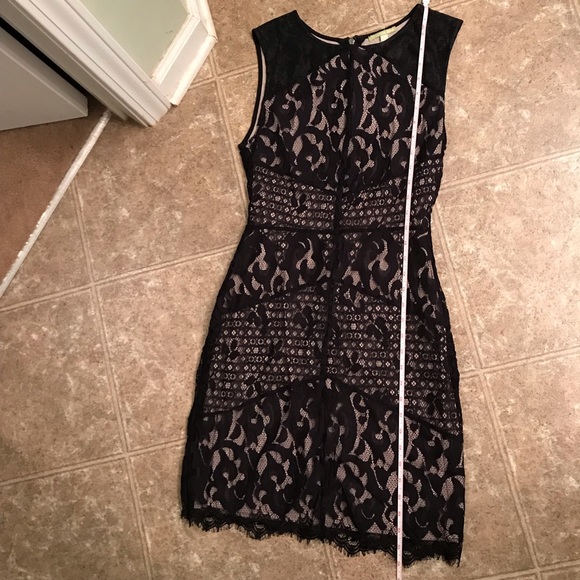 Gianni Bini nude & black lace LBD - Picture 5 of 7